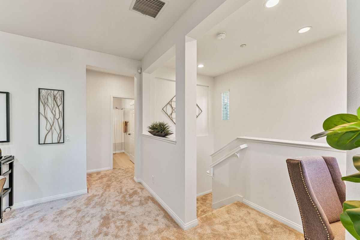 Building Photo - 259 Dewdrop
