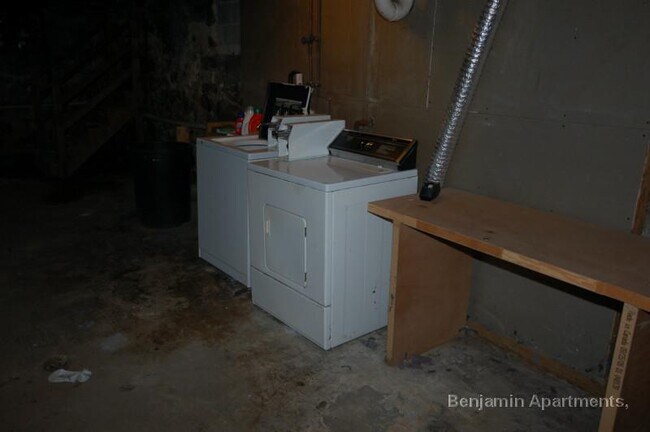 Building Photo - 58 Mansfield St