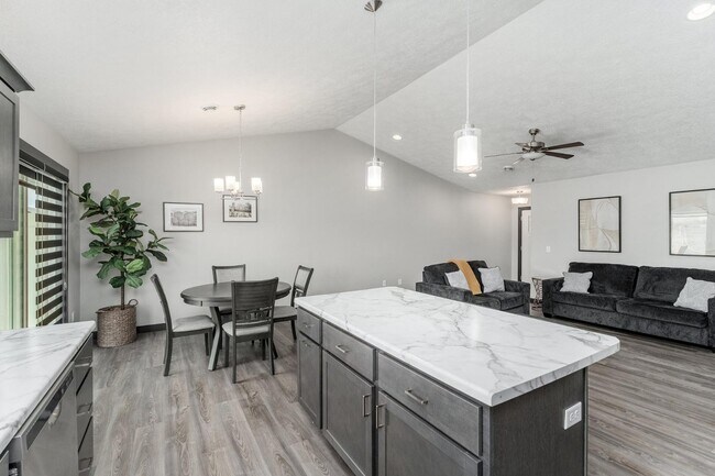 Building Photo - 4500 W 34th St N