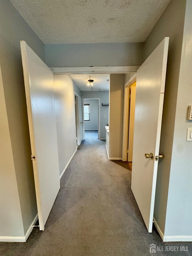 Building Photo - 36 Upperbrook Ct