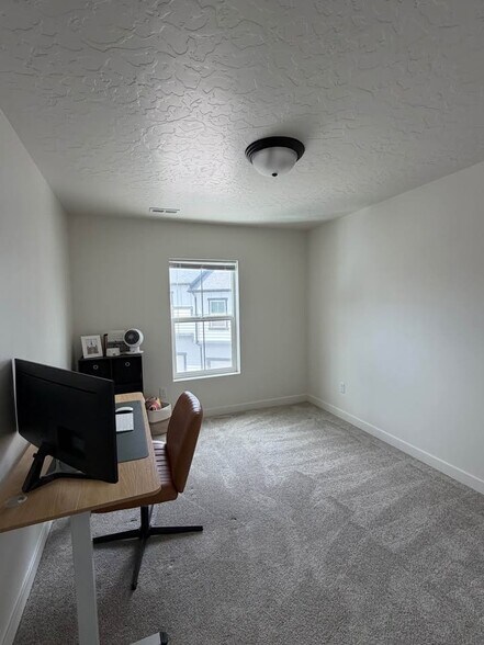 Building Photo - 9362 N