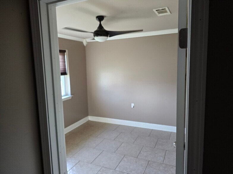 Building Photo - 20 Woodchase Ct