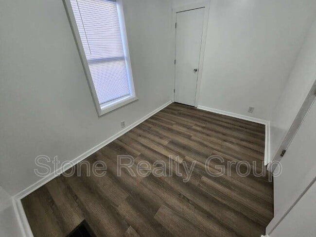 Building Photo - 28 S 13th 1/2 St