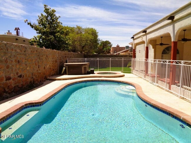 Building Photo - 2120 Greenlee Dr