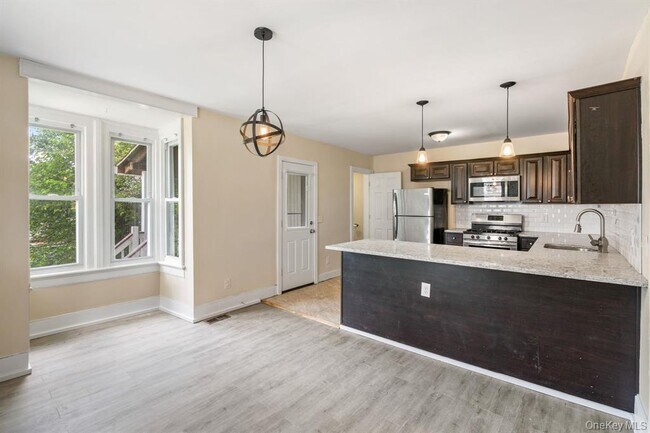 Building Photo - 5 Mills Ave