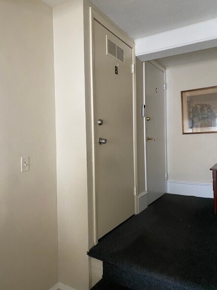 Entrance to the apartment (B). - 311 Nice Ave