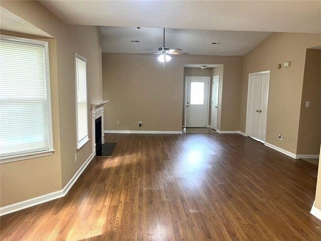 Building Photo - 8114 Woodlake Dr