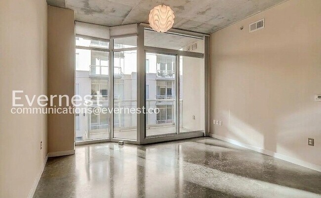 Building Photo - 2 Bed/2 Bath Condo with Modern Amenities / Coming Soon!