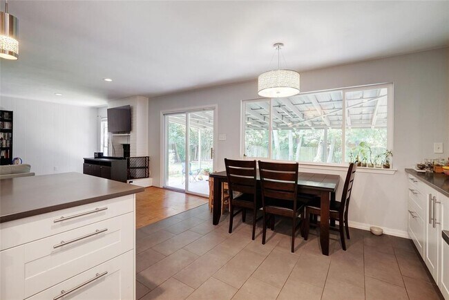 Building Photo - 1719 Mearns Meadow Blvd