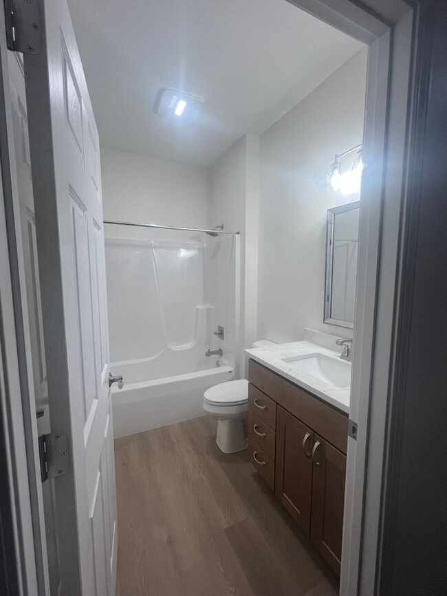 Building Photo - 2 Bedroom Duplex