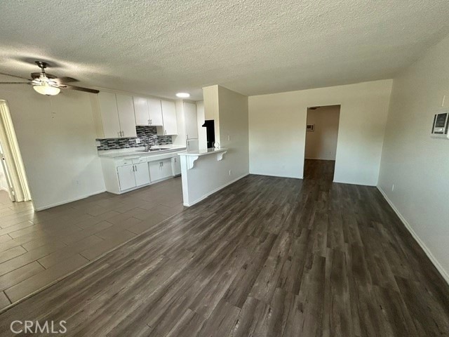 Building Photo - 685 E Vista Chino