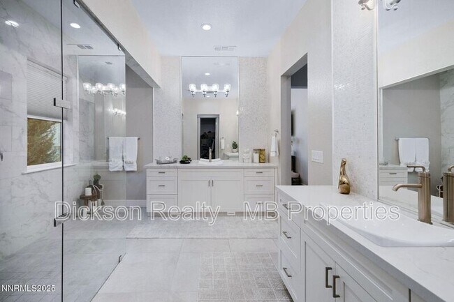 Building Photo - 709 W Pleasant Oak Trl