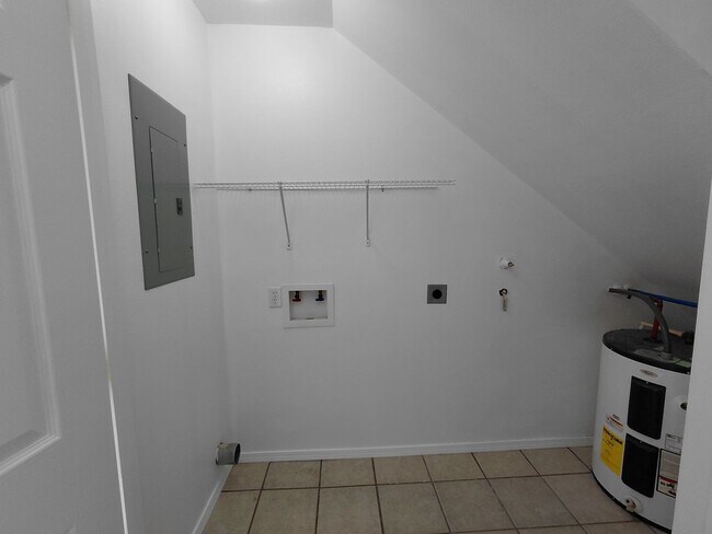 Building Photo - 24444 Sounder Ln