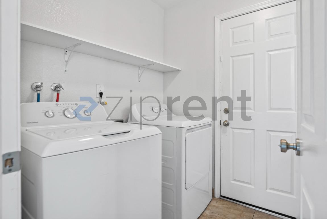 Building Photo - Unit
