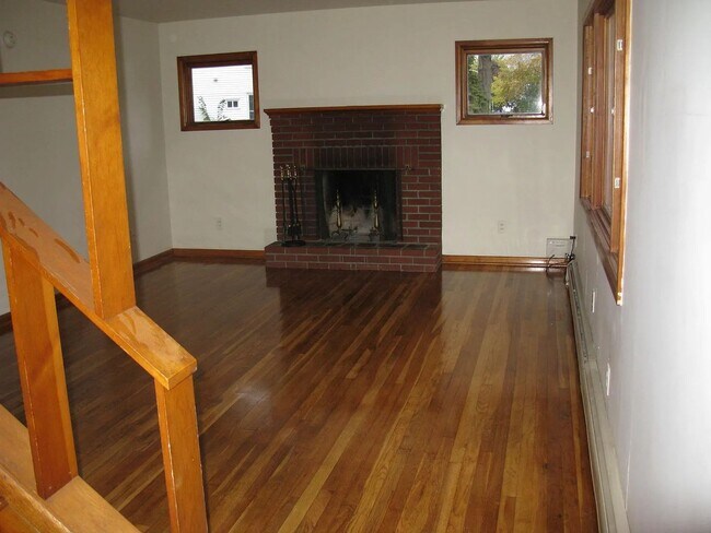 Building Photo - 3 Bedroom Apartment in Burlington VT Avail...