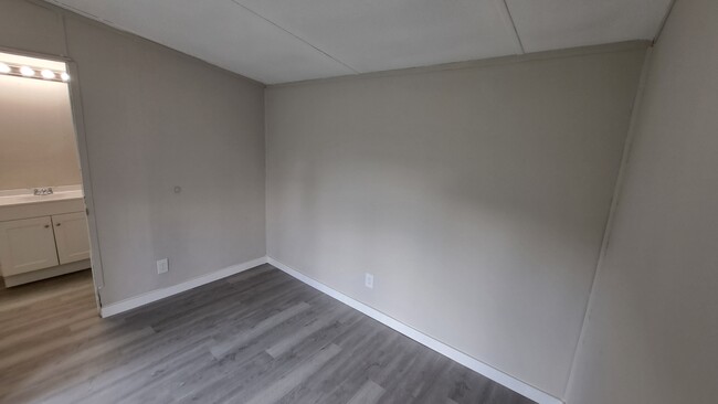 Building Photo - 113 Novits Nook Ct