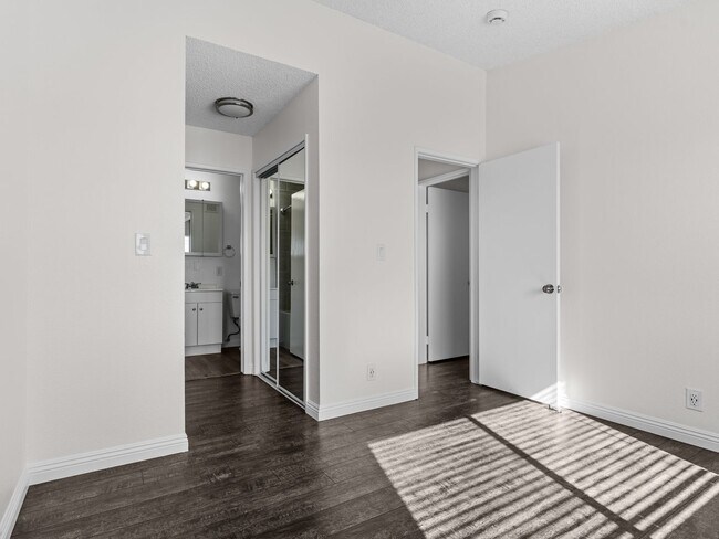 Building Photo - 1168 E 10th St