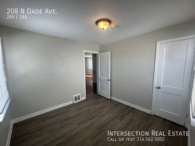 Building Photo - 208 N Dade Ave