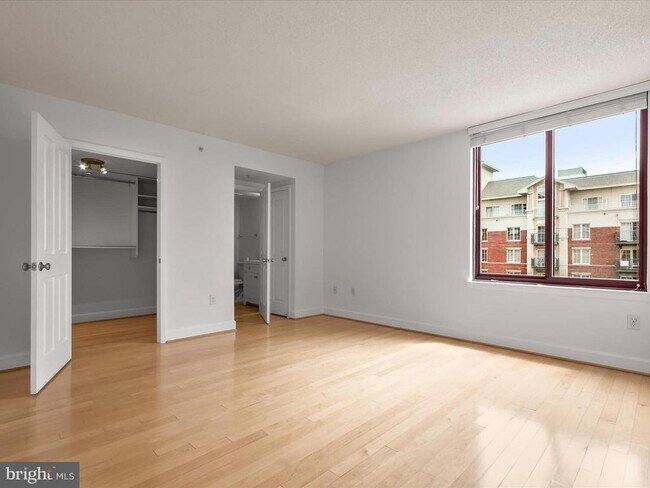 Building Photo - 1205 N Garfield St