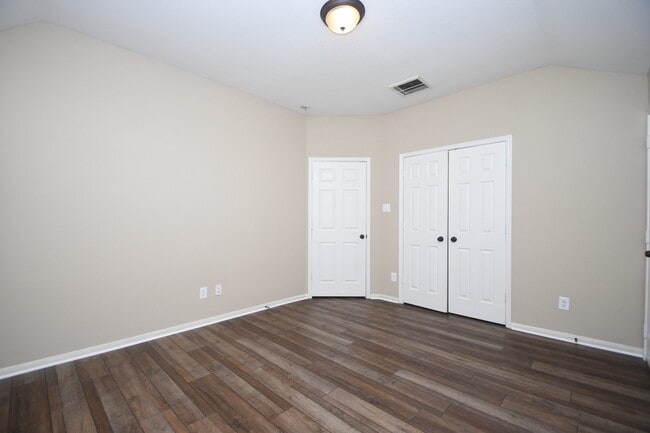 Building Photo - 606 Whitney Oaks Ln