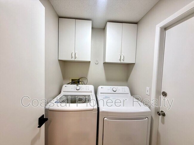 Building Photo - 8725 Huntfield St