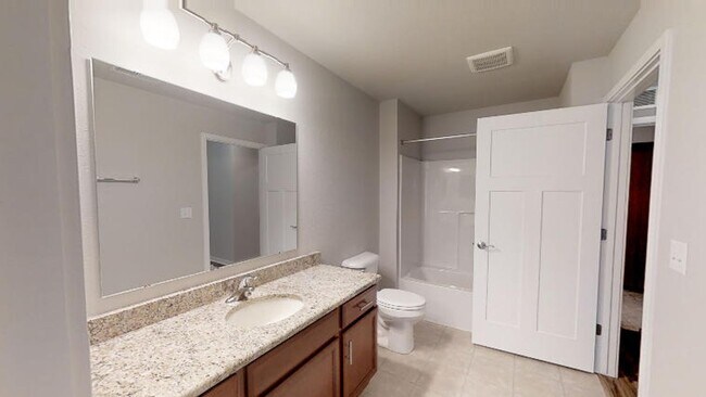 Building Photo - Condo Style Lower 1 Bedroom 1 Bathroom Apartment is Available