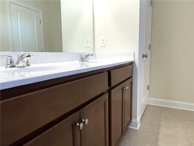 Building Photo - 502 Cooper Ln