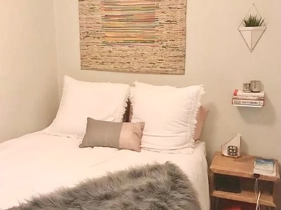 Bedroom best for full size bed - 1535 N Bosworth Ave