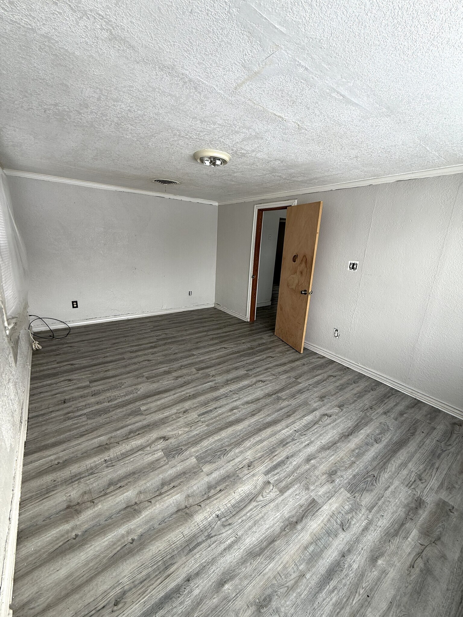 Building Photo - 1524 N Summit Ave