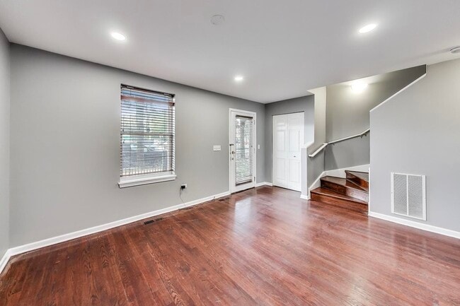 Building Photo - 4524 W Belmont Ave