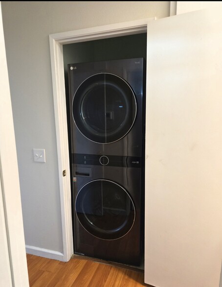 Washer/ Dryer - 317 N Nicholson Ave