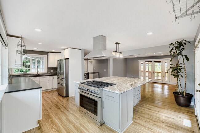 Building Photo - Beautiful Mother-in-Law Style Home in Everett, WA!