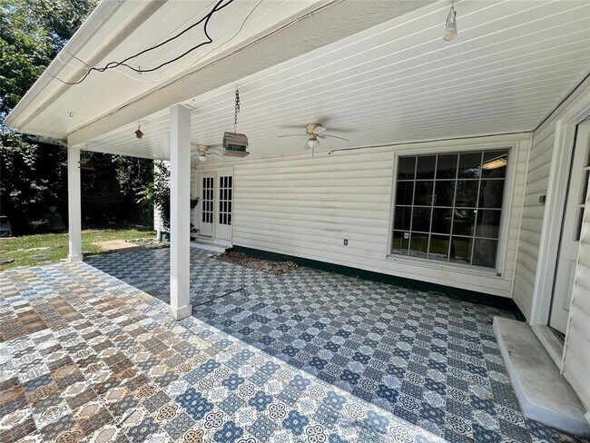 Building Photo - 7211 Mesa Dr