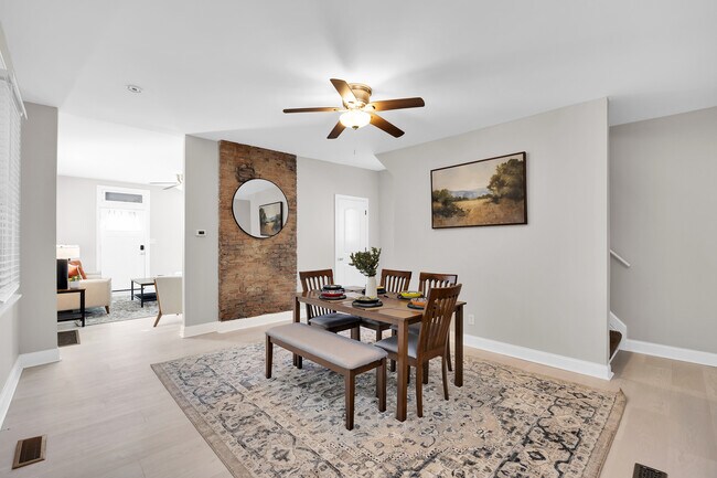 Building Photo - 2602 Riverside Dr