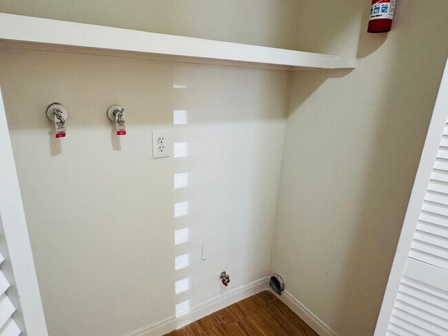 Building Photo - Mission Oaks 3-Bedroom Gem