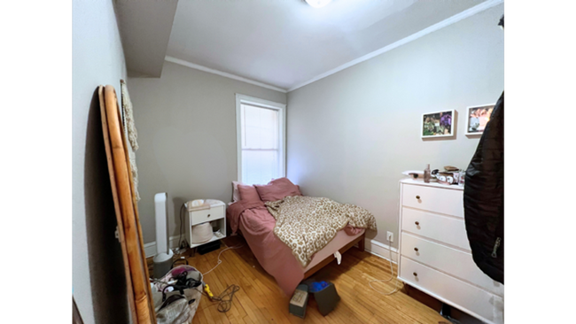 Building Photo - Amazing North Center 3 Bed / 1 Bath Unit Ready 4/2026! Hardwood Floors Throughout!