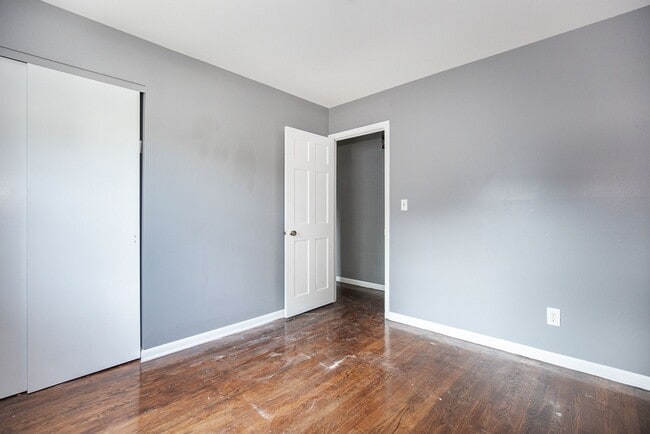 Building Photo - NICE RANCH IN AMHERST!