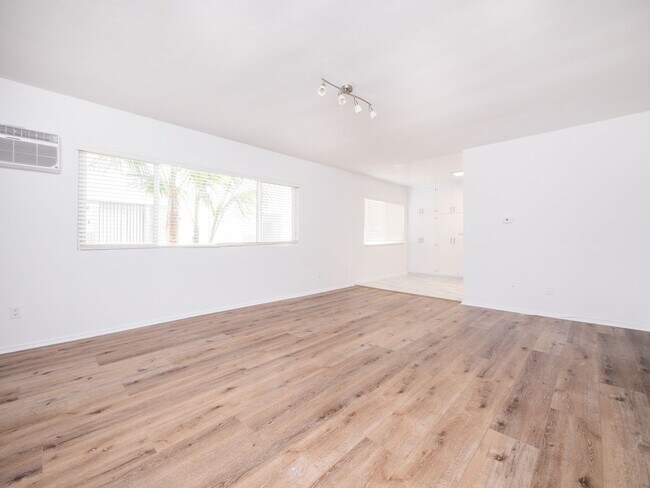 Building Photo - 10832 Charnock Rd