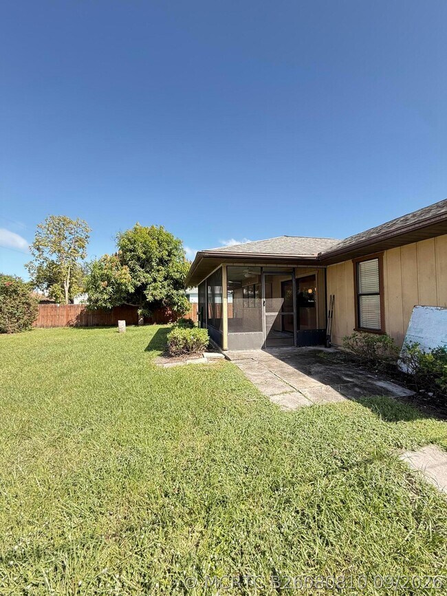 Building Photo - 2225 SE Melaleuca Blvd