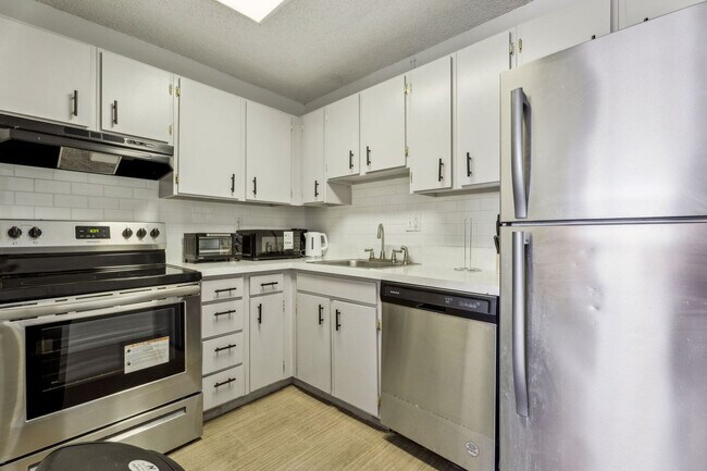 Building Photo - 1711 Bellevue Ave