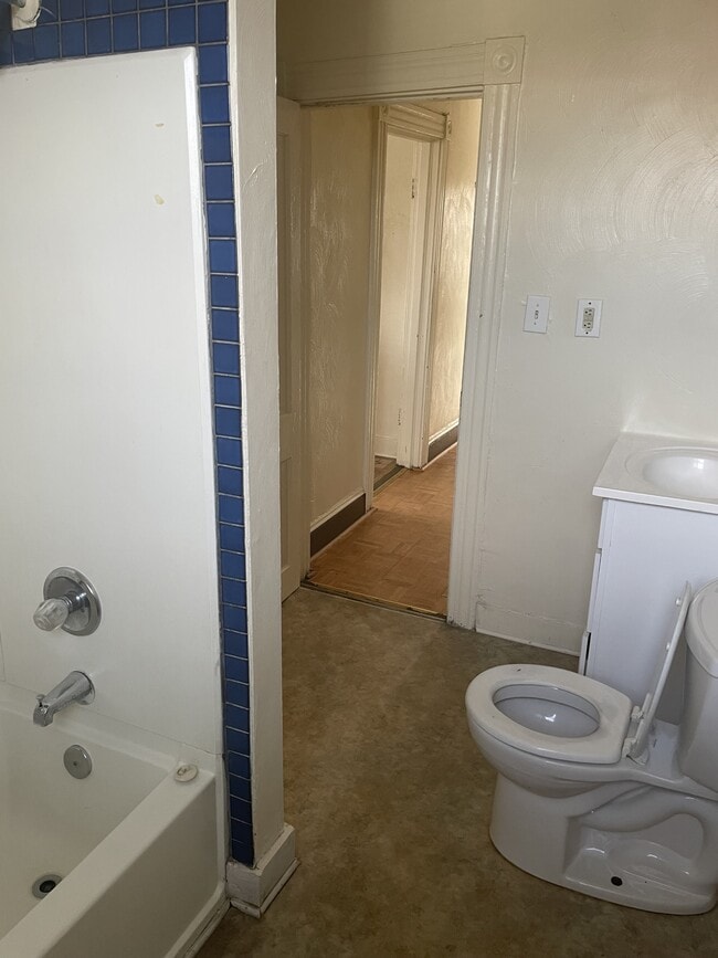 Building Photo - 804 E 26th St