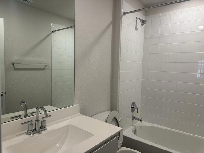 Building Photo - 113 Briggs Ln