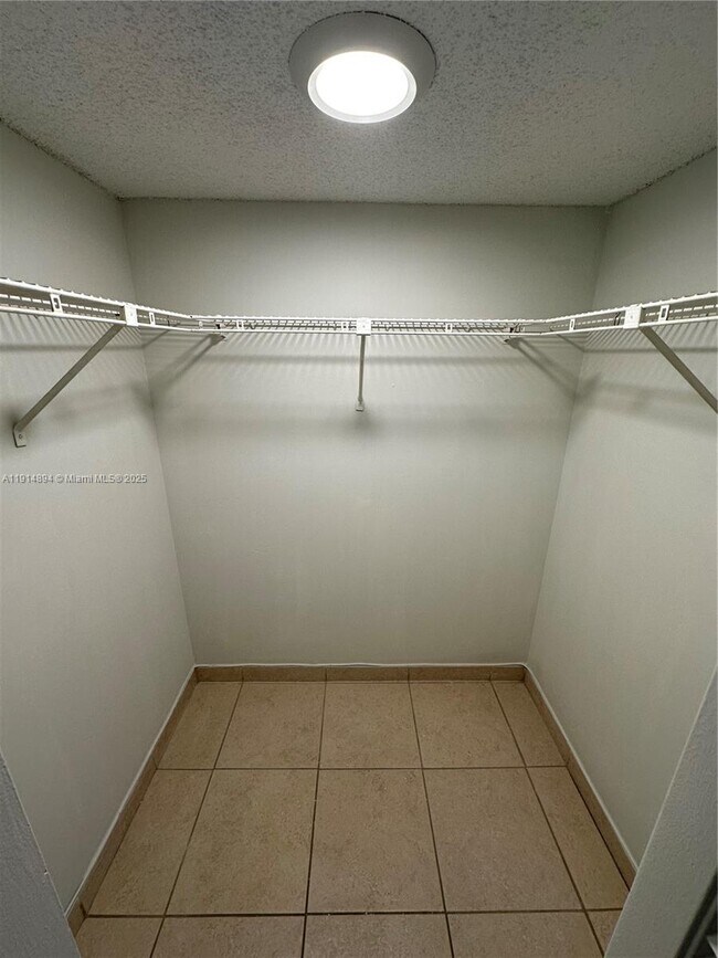 Building Photo - 311 SE 3rd St