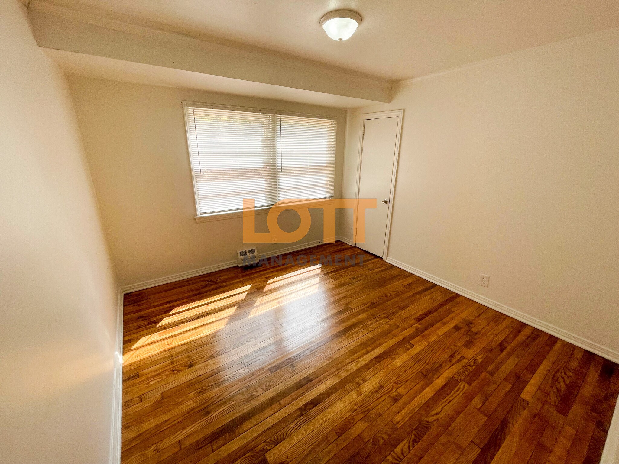 Building Photo - 117 Mayo Dr