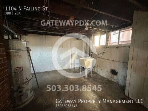 Building Photo - 1104 N Failing St