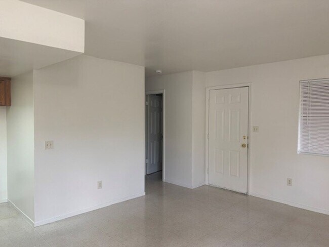Building Photo - 1736 Inyo St