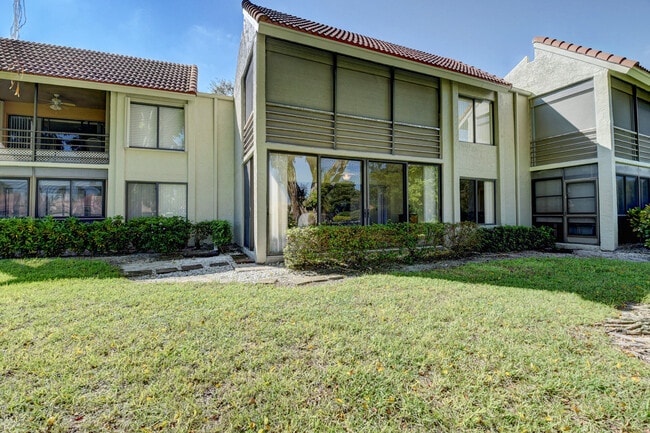 Building Photo - 5673 Fairway Park Dr