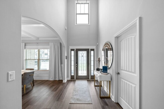 Building Photo - Modern 6-Bedroom Home with Open Layout & S...
