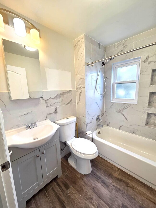 Building Photo - 438 Devon St