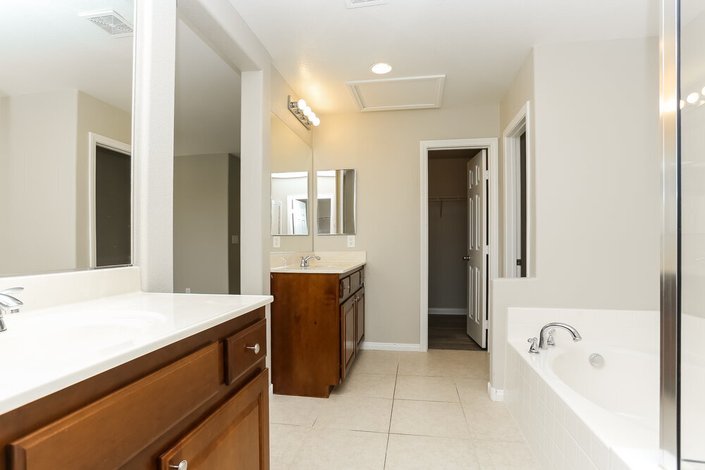 Building Photo - 8562 N Golden Idol Ct